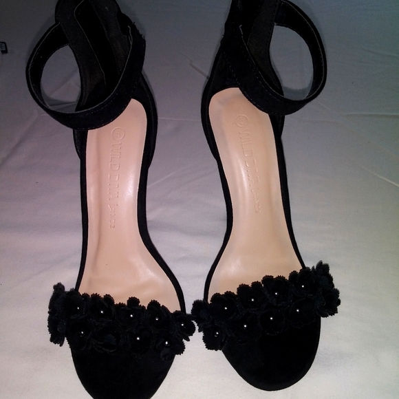 Black High Heel - Picture 1 of 9